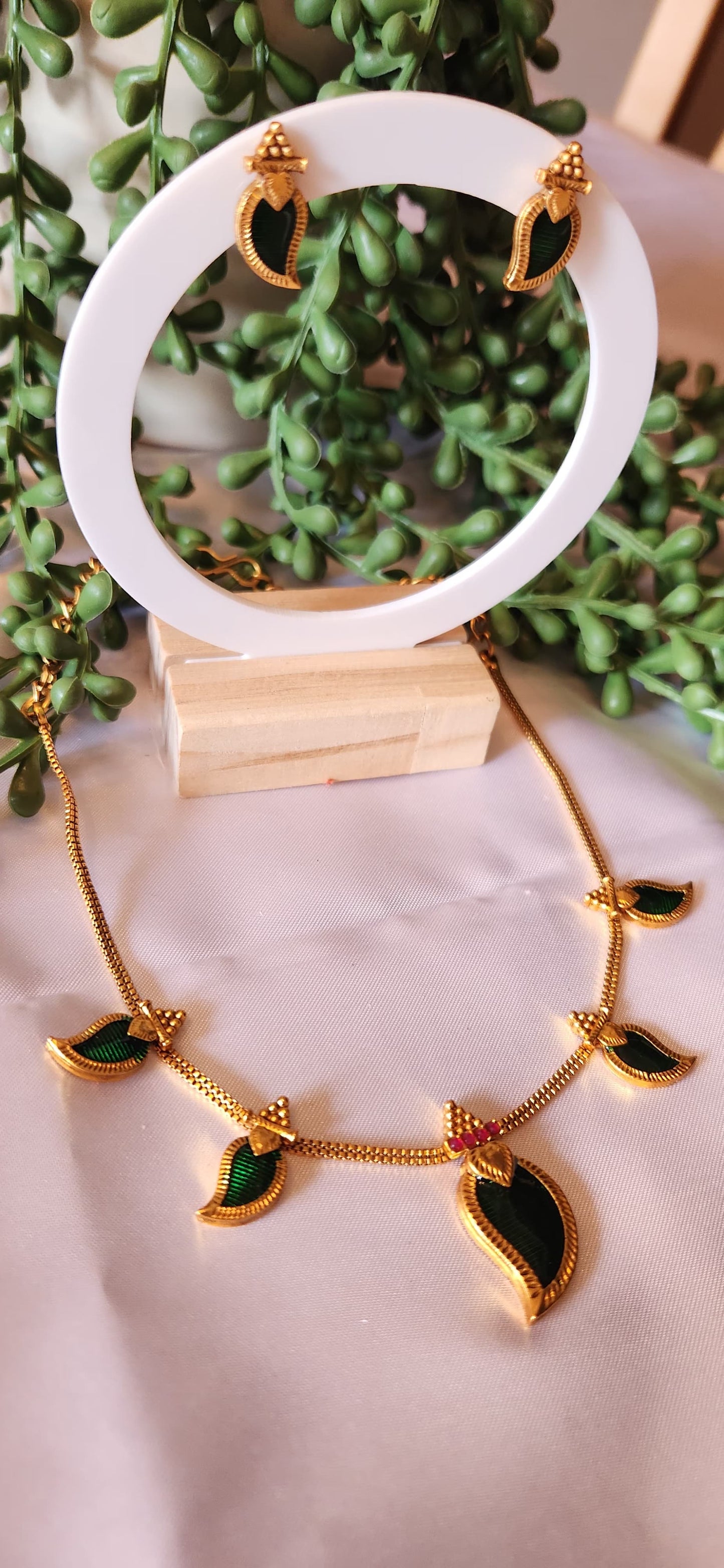 Antique Gold Palakka Mango Leaf Necklace Set