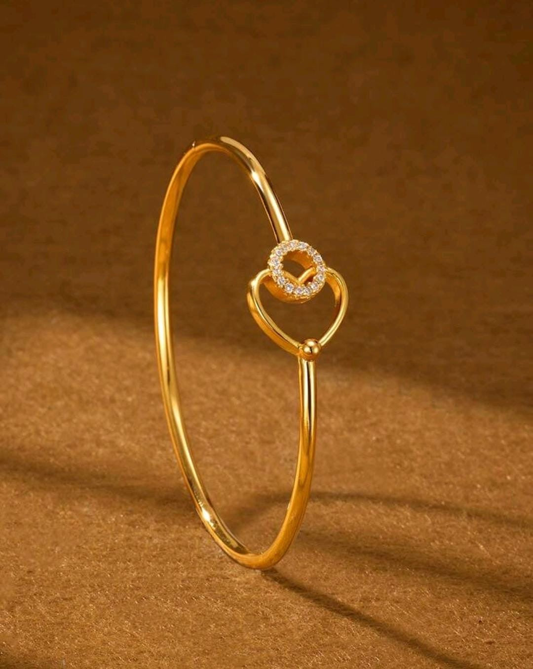 Heart & Circle Interlocking Open Bangle – 18K Gold Plated