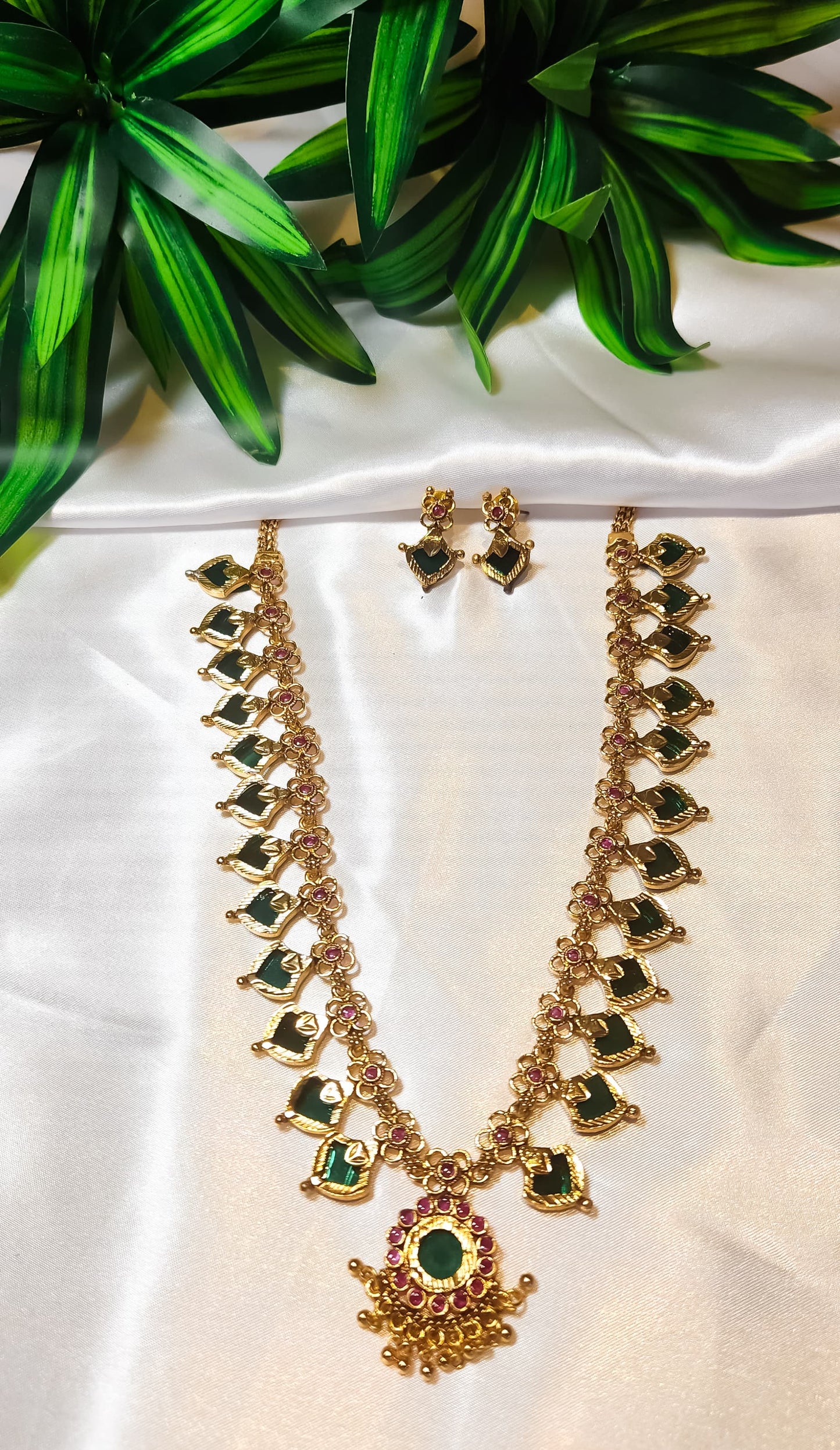 Traditional Indian bridal jewellery set with pendant – UK collection