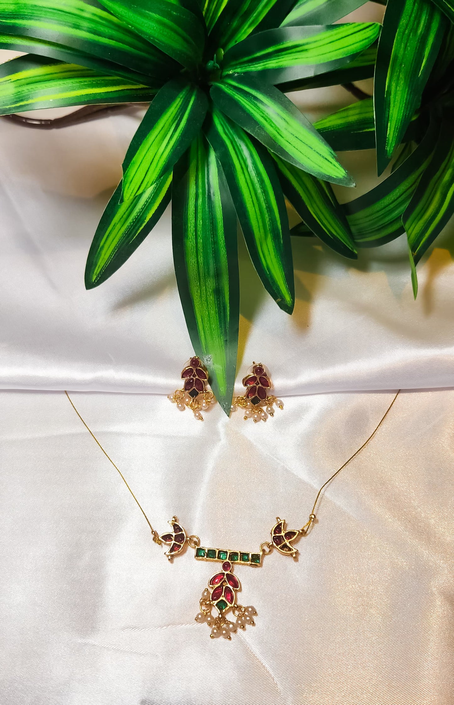 Lightweight traditional necklace set with pearl drops and earrings