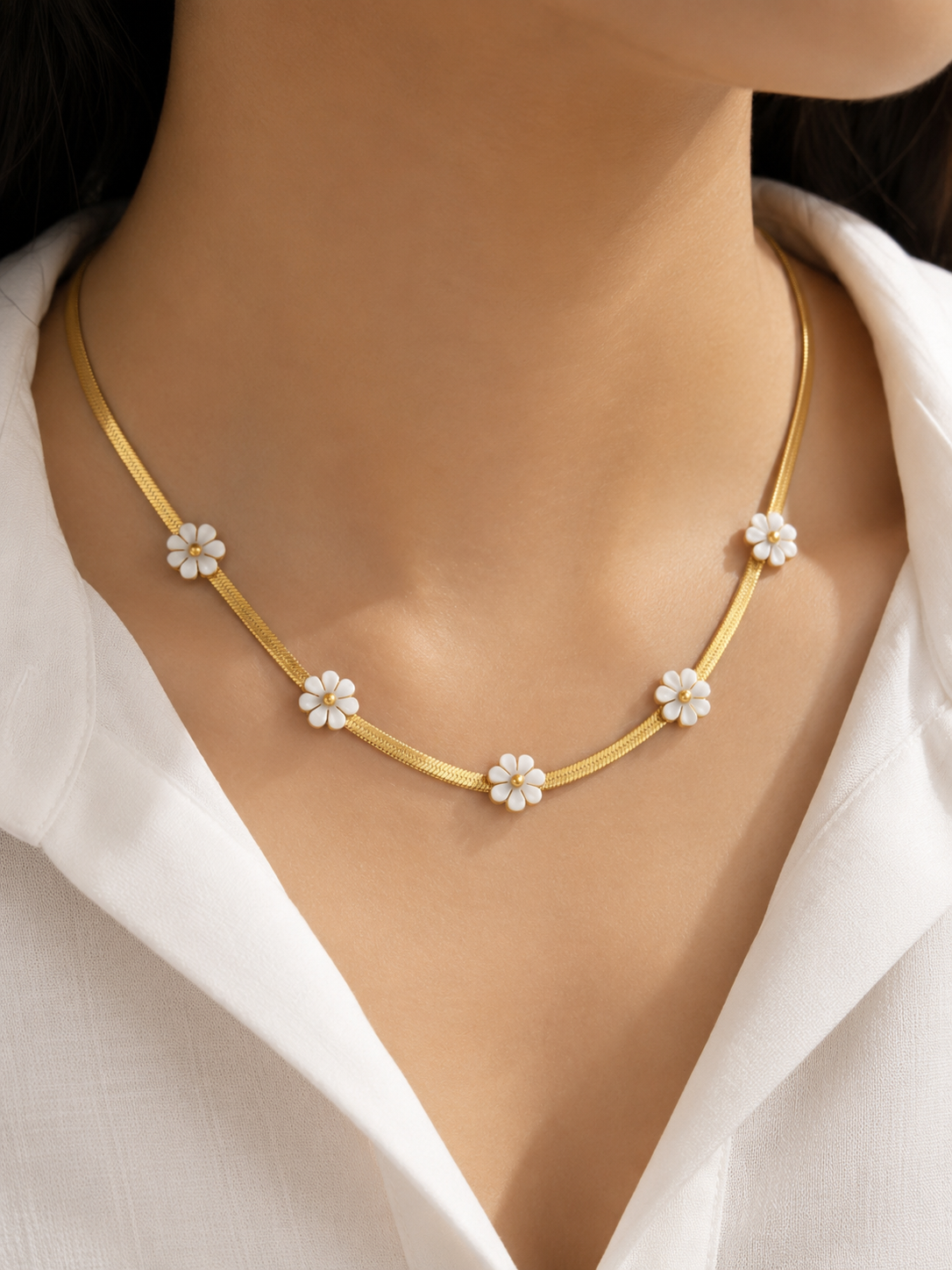 Gold-Tone Herringbone Chain Necklace with White Daisy Flowers – Enamel Floral Station Necklace