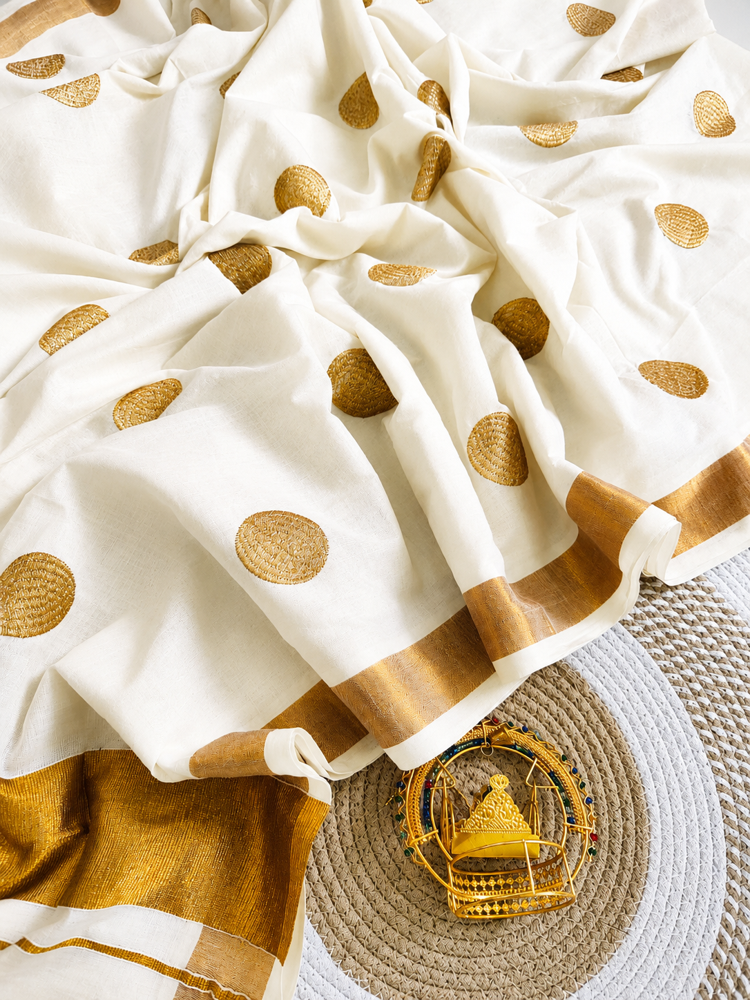 Off-White Cotton Saree with Gold Zari Polka Dot Motifs – Kerala Cotton Saree with Gold Border