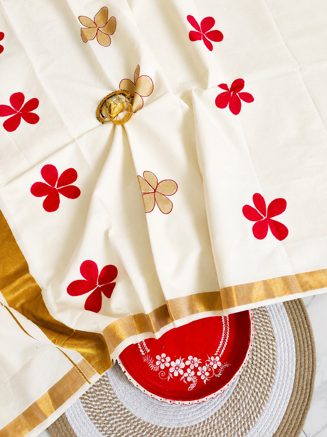 Off-White Cotton Saree with Red & Gold Flower Motifs – Kerala Cotton Saree with Gold Border
