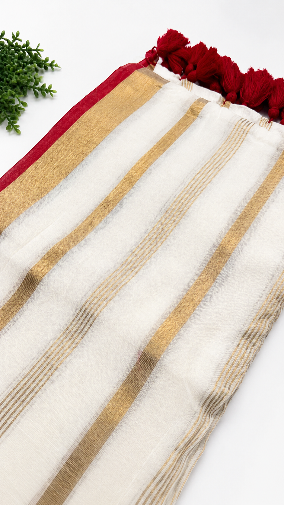 Off-White Mulcotton Saree with Gold Zari Stripes & Red Border – 120 Count Kerala Cotton Saree