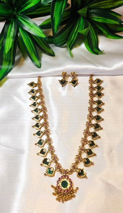 Traditional Indian bridal jewellery set with pendant – UK collection