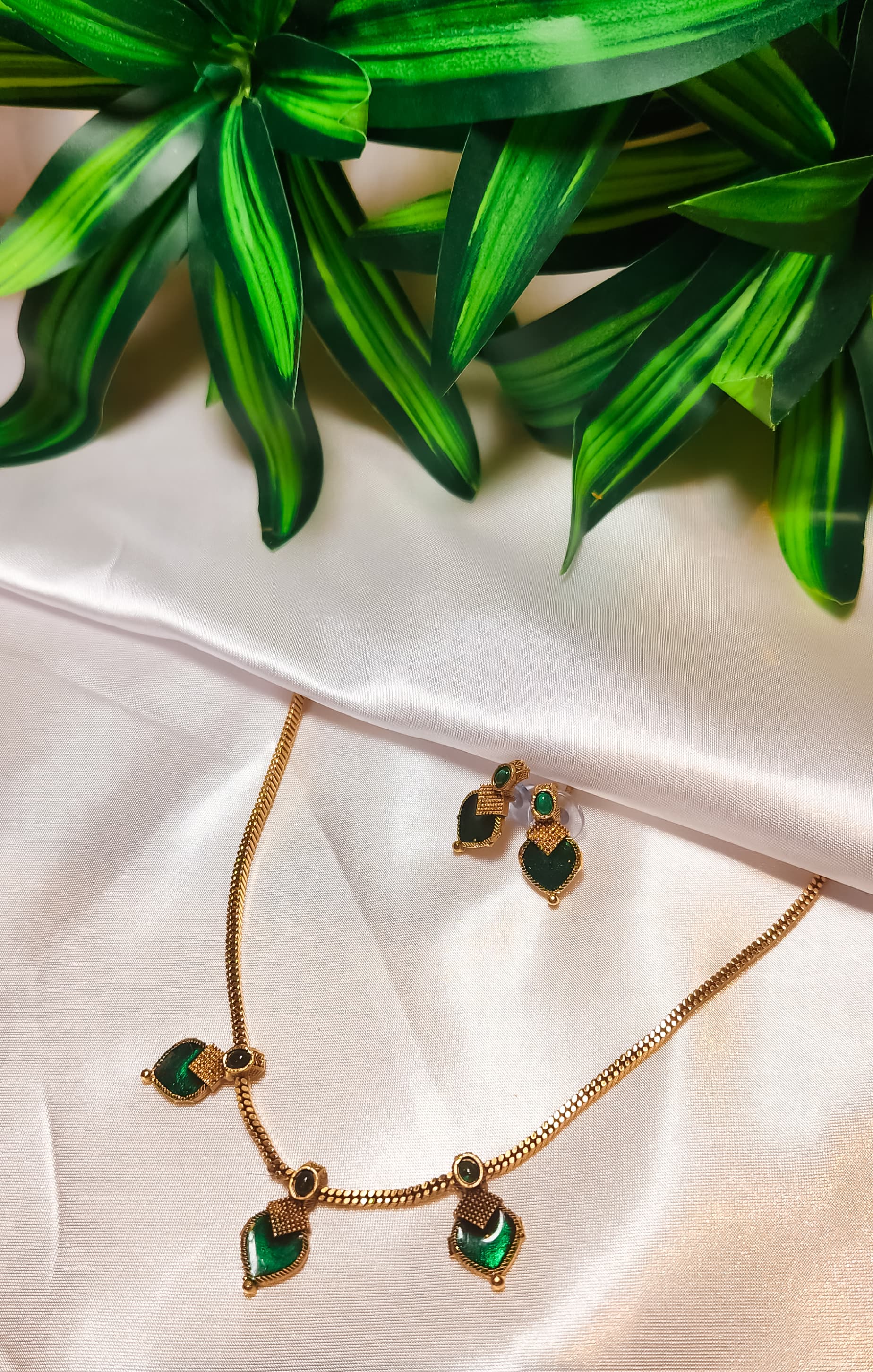 Lightweight emerald leaf necklace set with matching earrings – Indian jewellery UK
