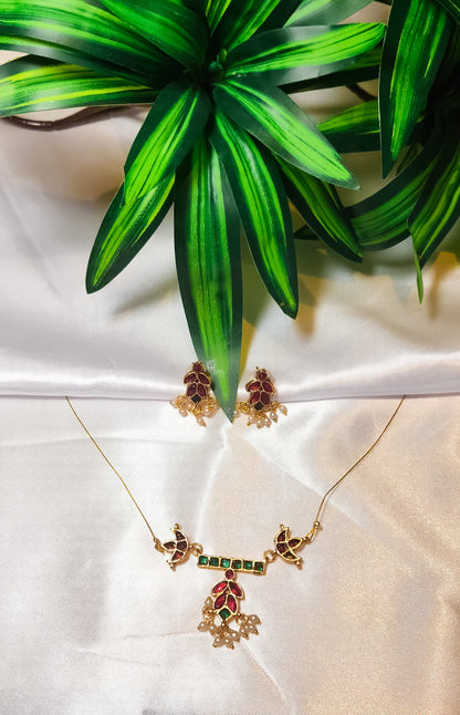 Lightweight traditional necklace set with pearl drops and earrings