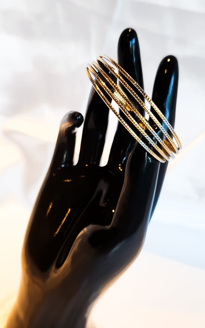 Elegant rope-style textured bangle – festive Indian jewellery UK