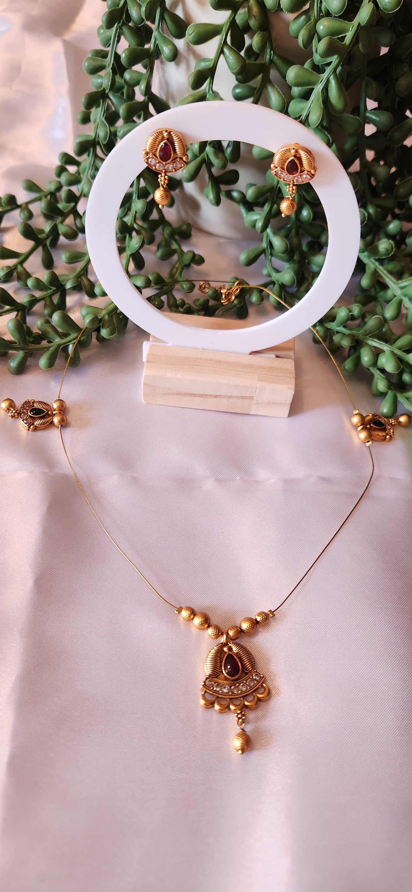 Antique Gold Invisible Chain Necklace Set with Earrings