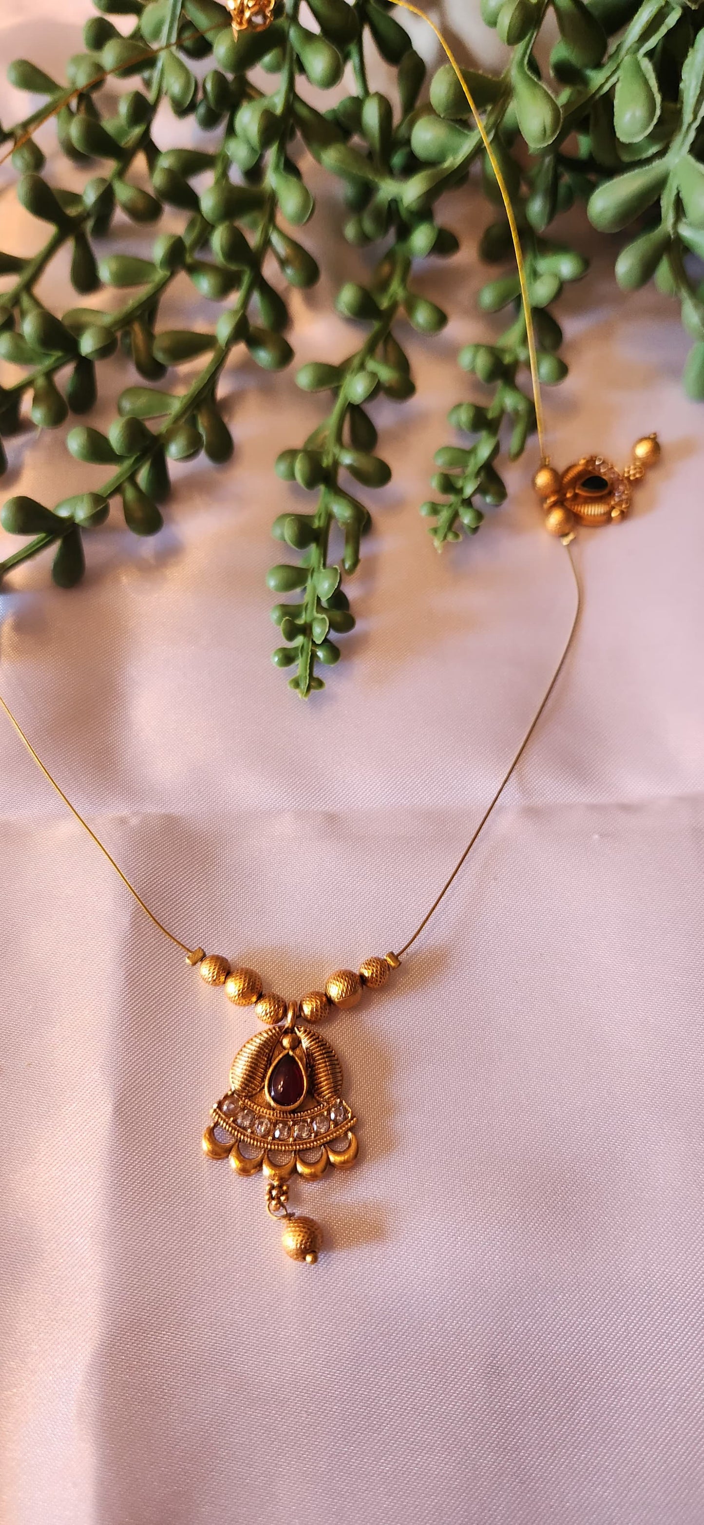 Antique Gold Invisible Chain Necklace Set with Earrings